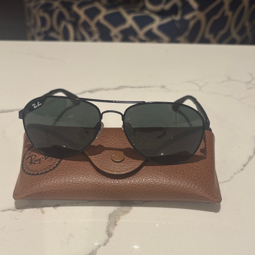 Ray-Ban Black Aviator Sunglasses with Brown Case